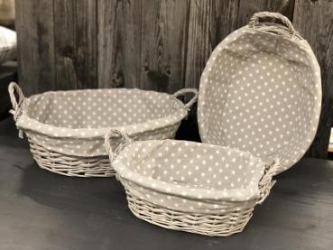 Korb mit grauem Stoff und weissen Sternen